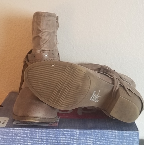 Cute booties - Picture 3 of 3